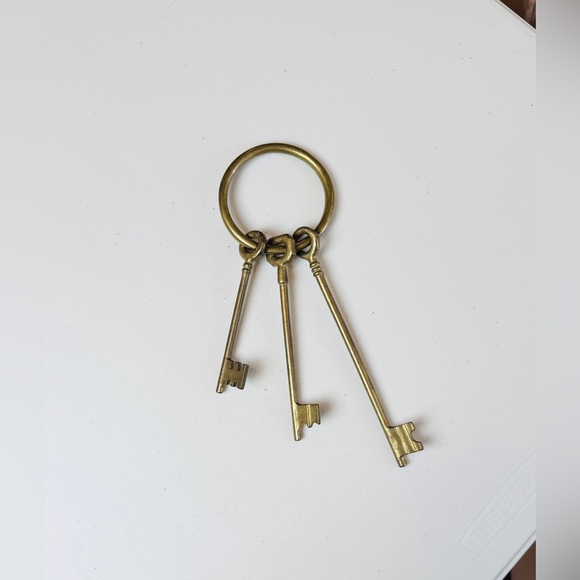 Vintage Brass Skeleton Keys on Ring - Retro Home Decor - Picture 2 of 7